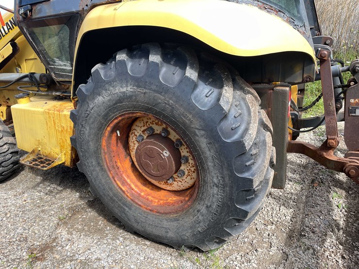new-holland-u80-image-17
