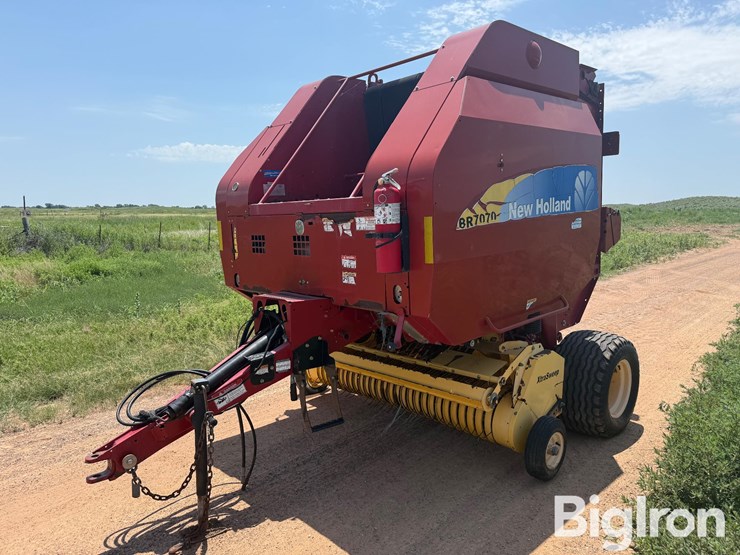 2014-new-holland-br7070-image-1