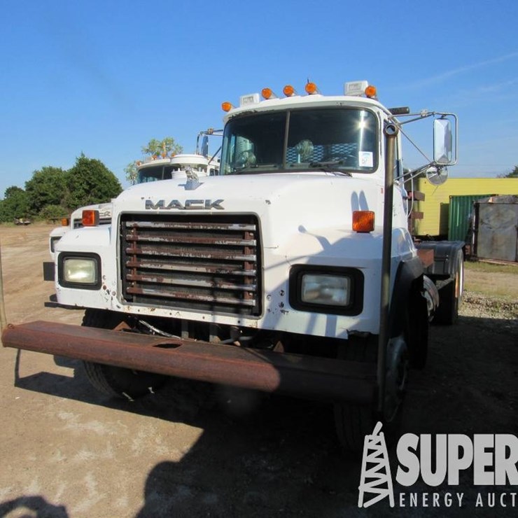 2000 MACK RD688ST