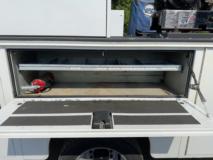 2017-ford-f550-xl-image-15