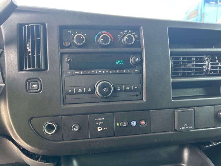 2021-chevrolet-express-2500-image-14
