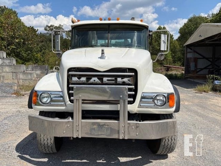2003-mack-granite-cv713-image-5