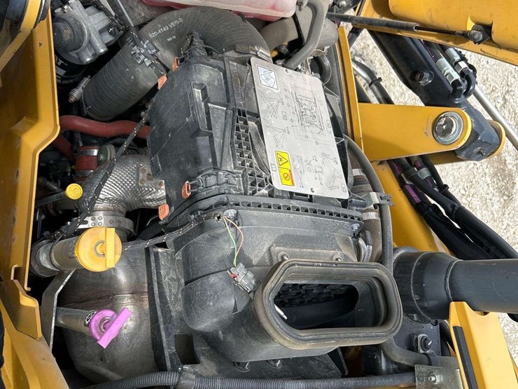 2021-caterpillar-428-image-7