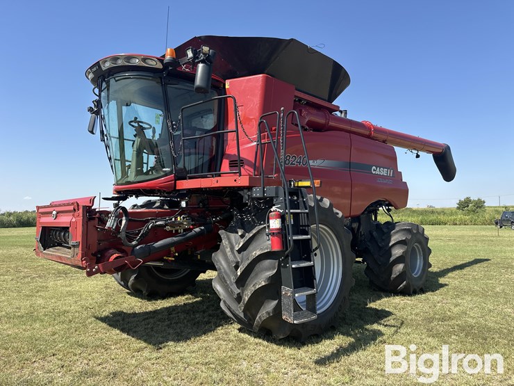 2016-case-ih-8240-image-1