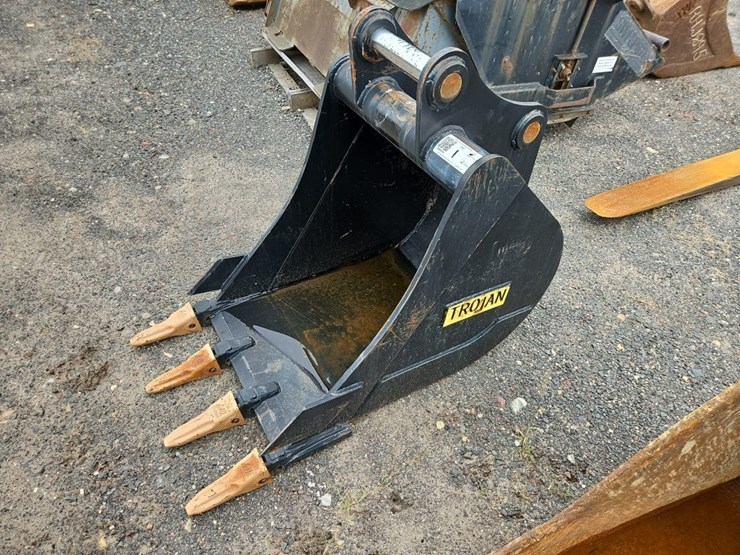 trojan-24"-bucket-with-teeth-image-1