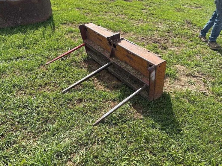 skidsteer-mount-3-tine-bale-spear-image-2