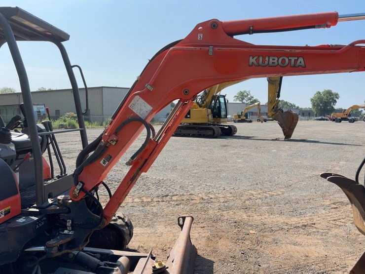 2011-kubota-u35-image-11