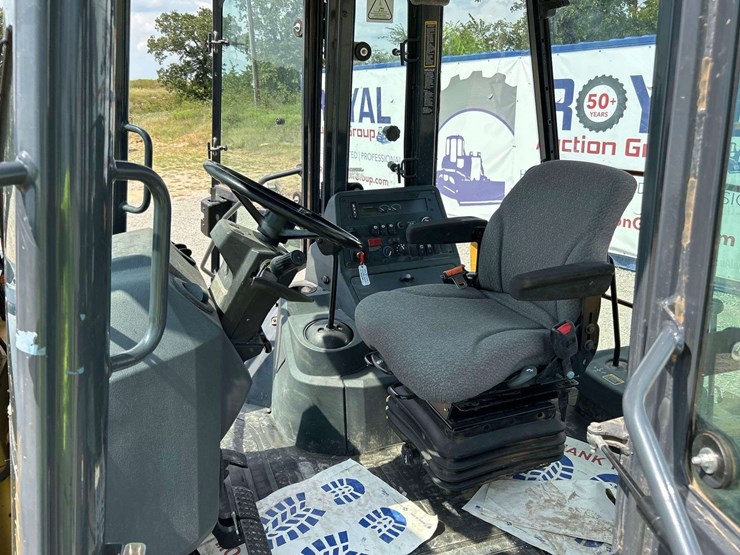 2018-deere-310l-image-10