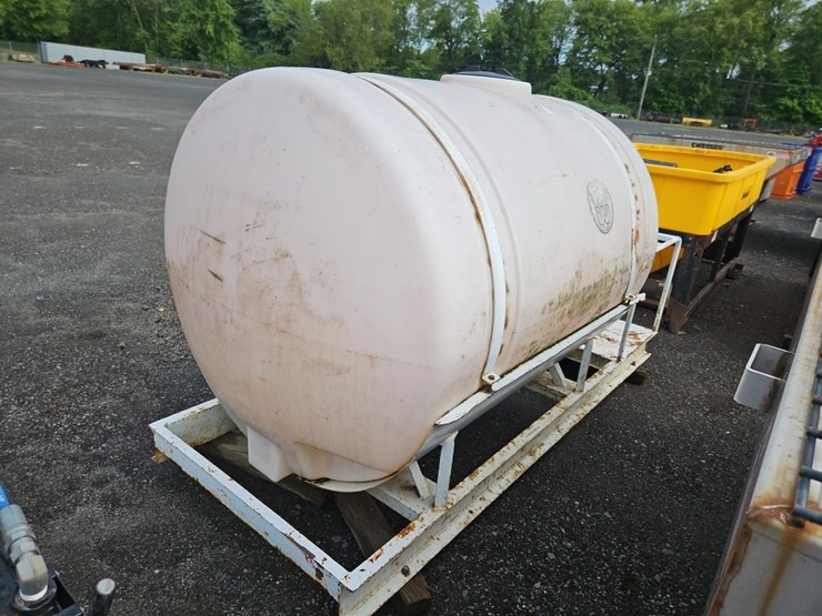 skid-mounted-500-gallon-poly-tank-image-3