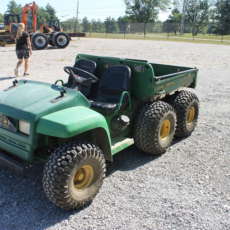 JOHN DEERE GATOR