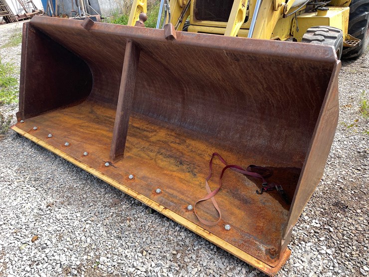 new-holland-u80-image-10
