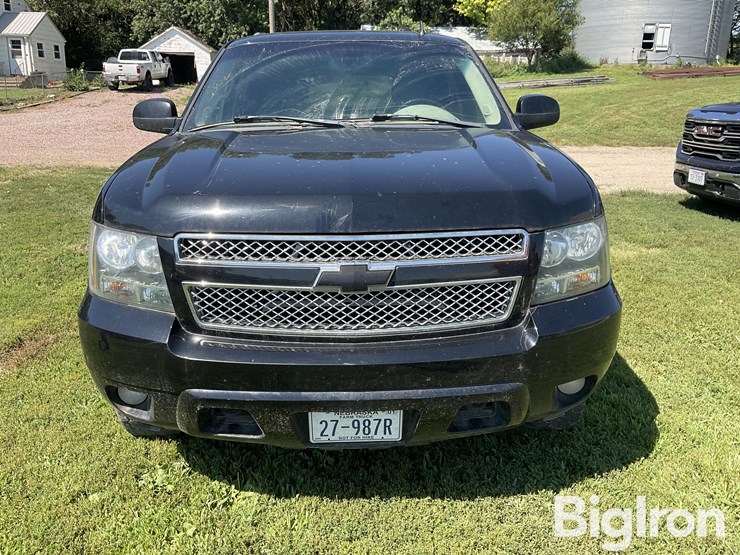 2007-chevrolet-suburban-1500-image-2