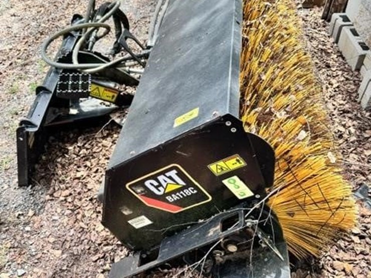 caterpillar-ba118c-hyd-broom-attachment-image-2