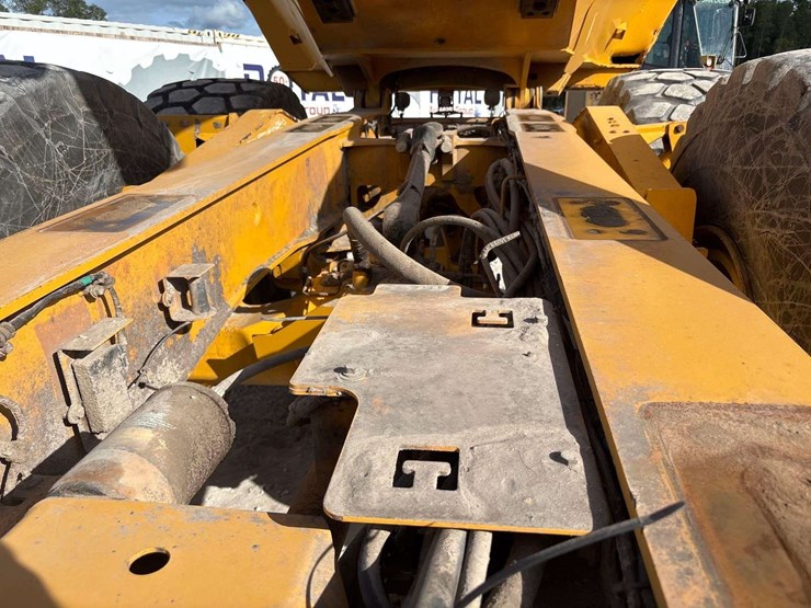 2015-deere-410e-image-13