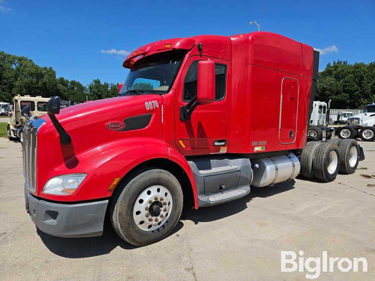 2015-peterbilt-579-image-1