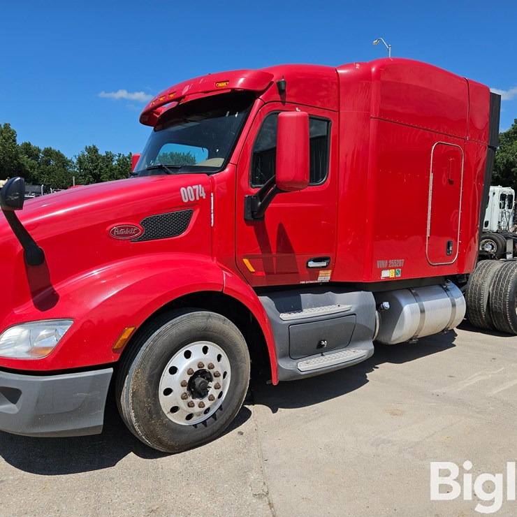 2015 PETERBILT 579