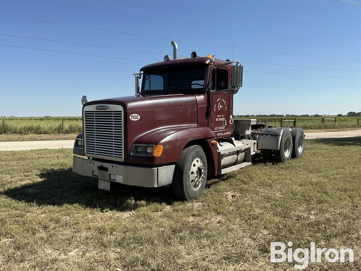 2000-freightliner-fld120-image-1