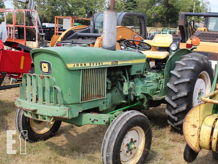 john-deere-820-image-1