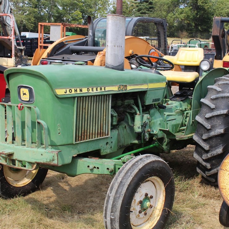 JOHN DEERE 820