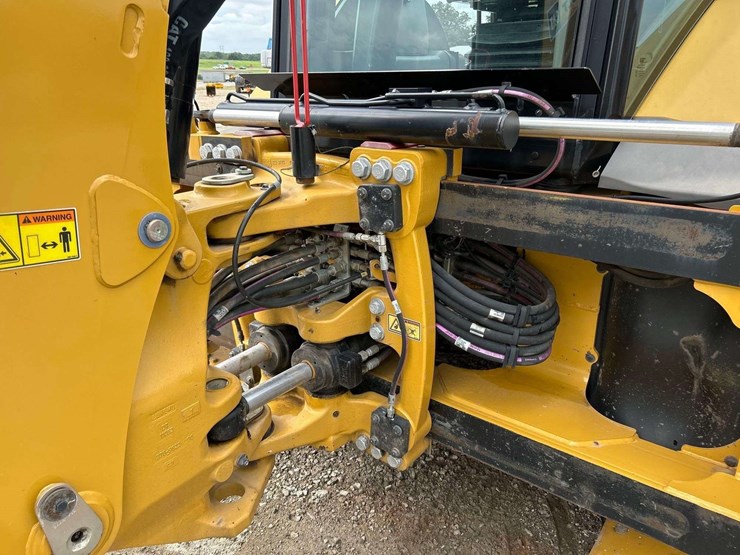 2021-caterpillar-428-image-24