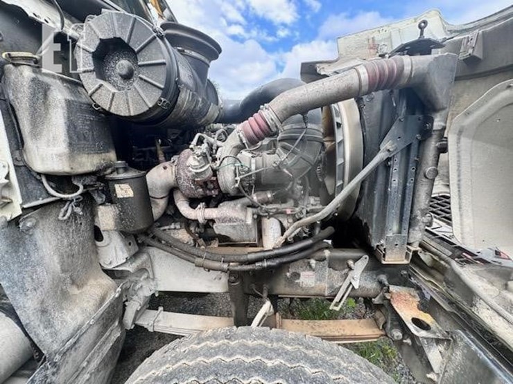 2004-mack-ch613-image-10