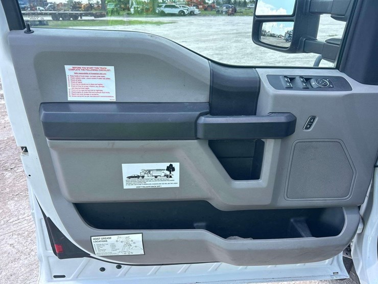 2019-ford-f550-image-27