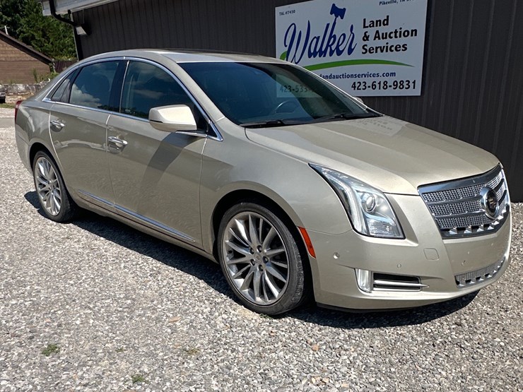 #1-•-2014-cadillac-xts-passenger-car-image-2