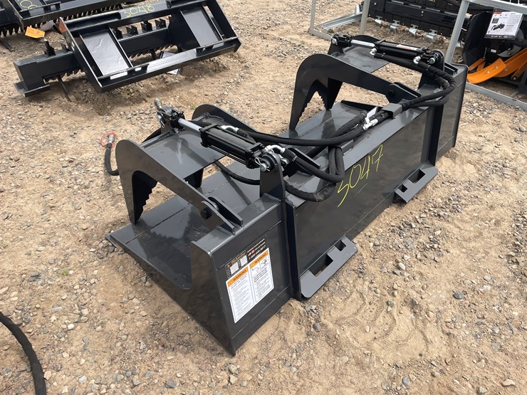 #3047-•-unused-2025-wolverine-skid-steer-grapple-bucket-attachment-image-2
