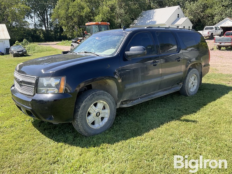 2007-chevrolet-suburban-1500-image-1