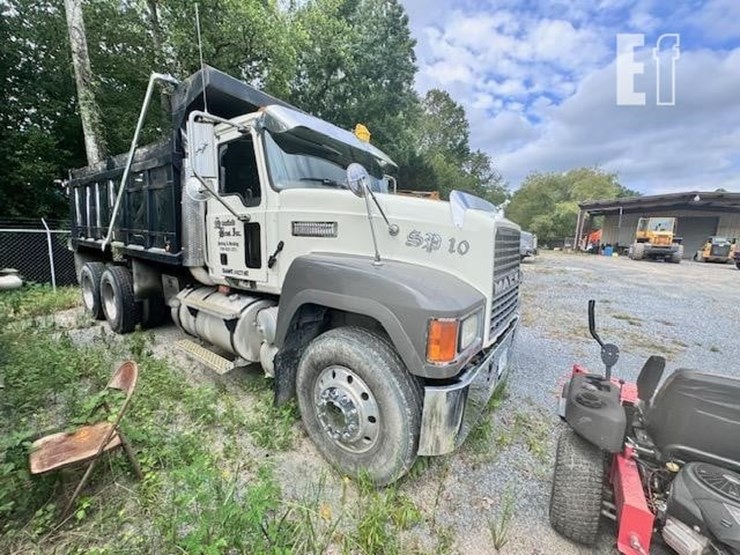 2004-mack-ch613-image-3