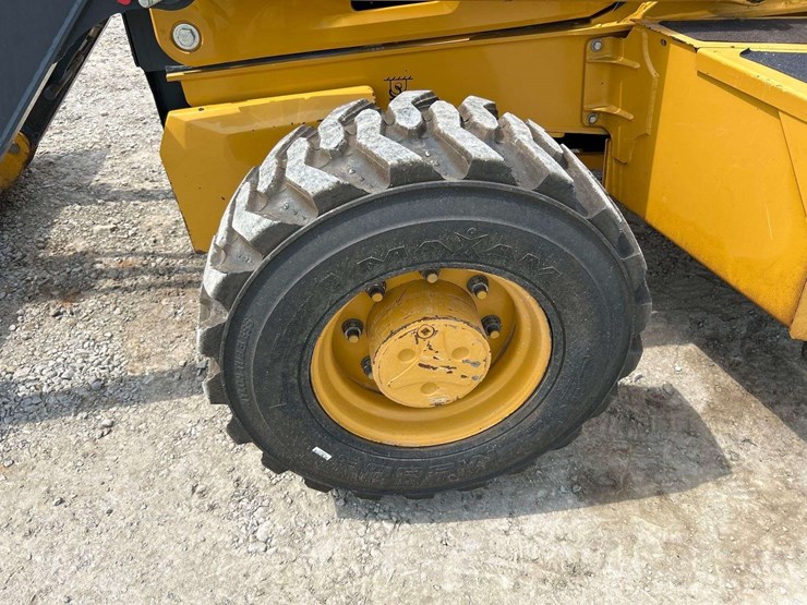 2018-deere-310l-image-27