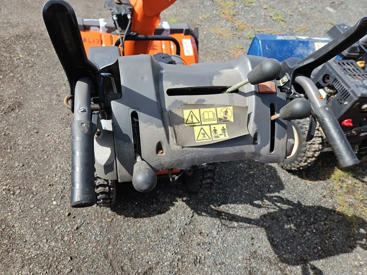 husqvarna-st330p-snow-blower-image-5