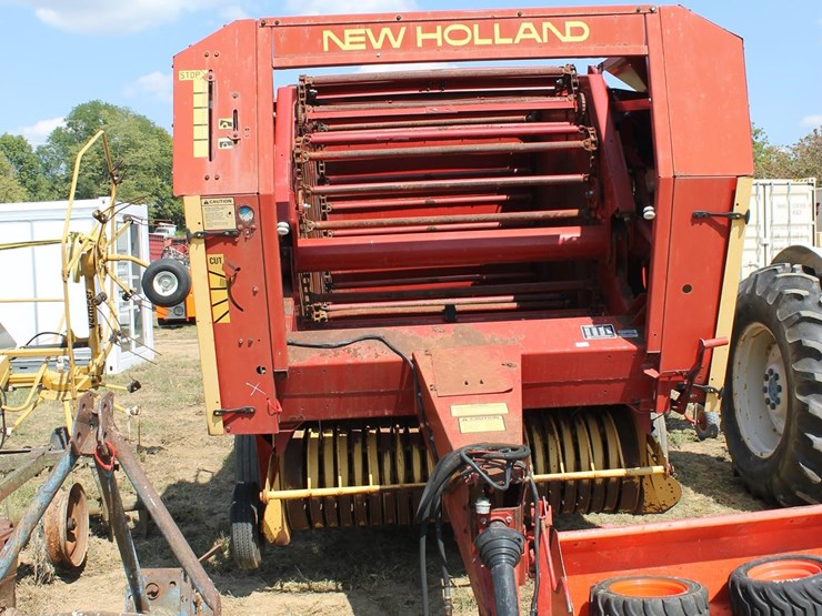 new-holland-853-image-1