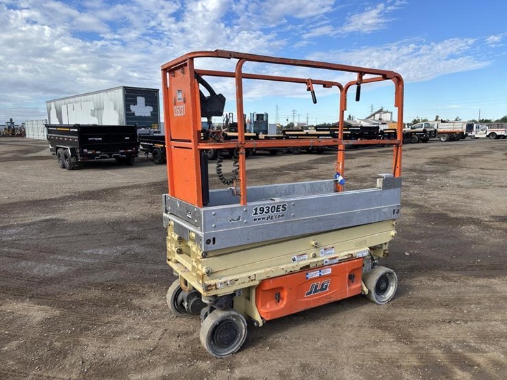 2014-jlg-1930es-image-1