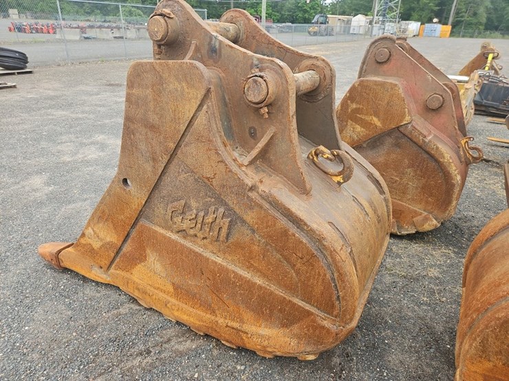 geith-36"-bucket-with-teeth-image-4