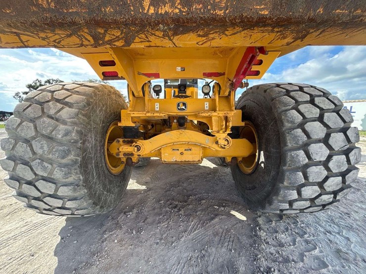 2015-deere-410e-image-16