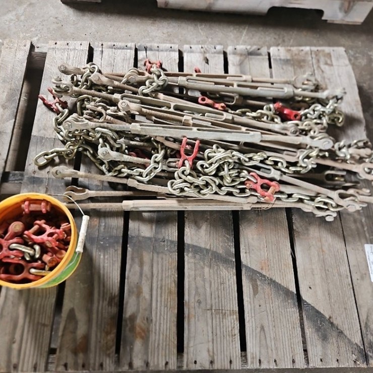 QUANTITY OF TURNBUCKLES