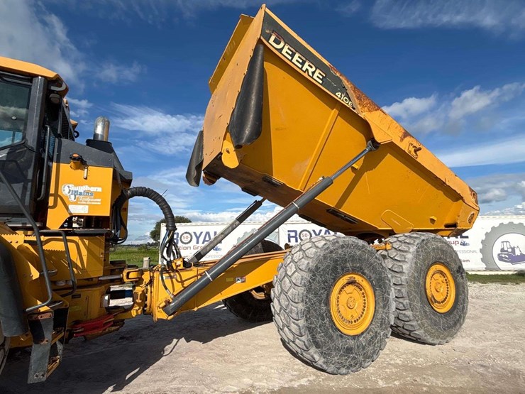 2015-deere-410e-image-11