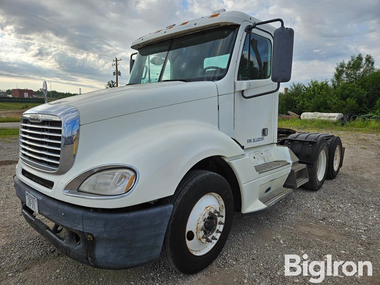 2003-freightliner-columbia-120-image-1