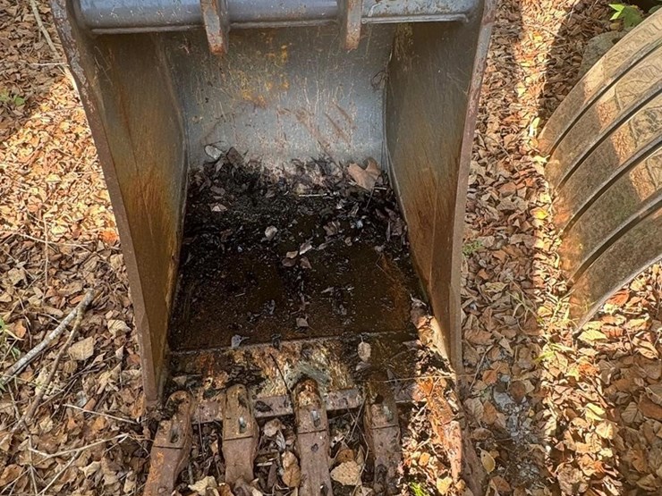 24"-5-tooth-bucket-image-1