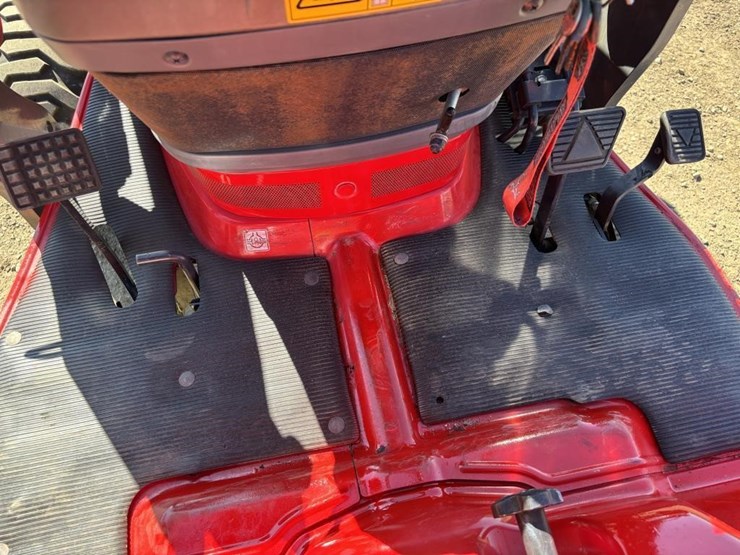 2017-massey-ferguson-gc1710-image-37