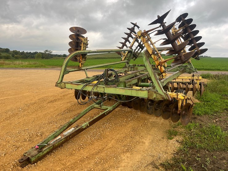 john-deere-230-image-1