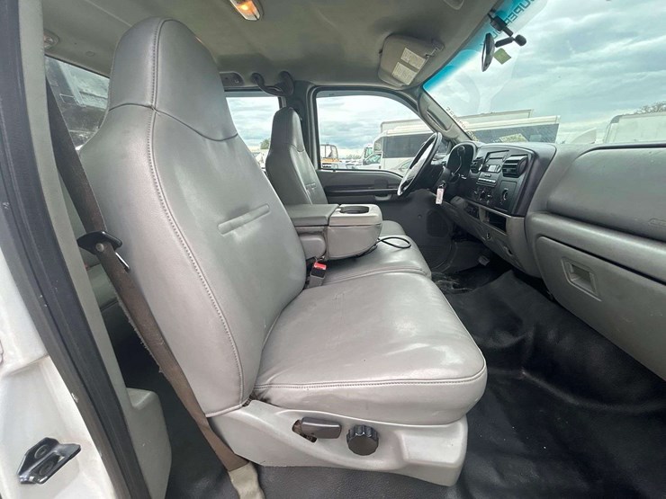 2006-ford-f350-image-31