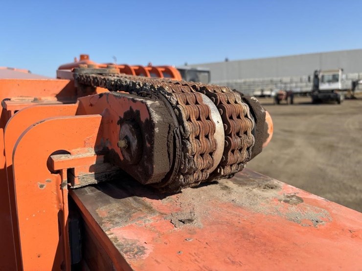 2013-jlg-8042-image-13