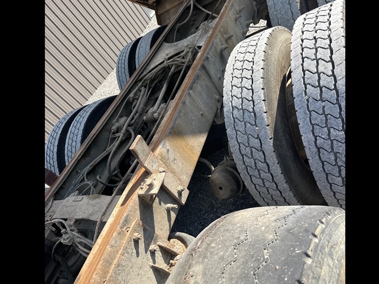 2001-mack-rd688s-image-15