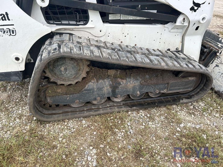 2020-bobcat-t740-image-12