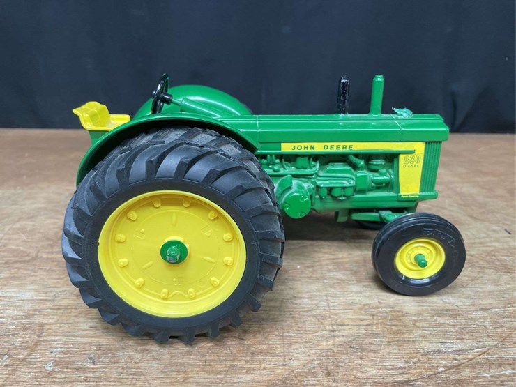 john-deere-830-image-8