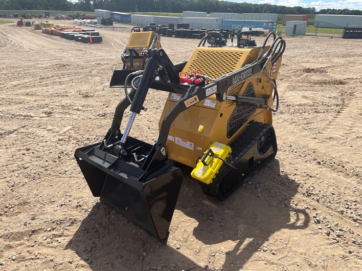 #9464-•-unused-2025-agt-compact-track-loader-image-1