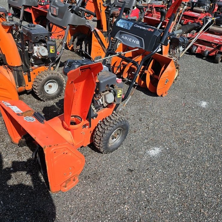 ARIENS COMPACT 24 SNOW BLOWER
