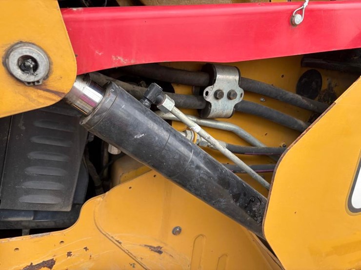2020-caterpillar-299d3-image-22